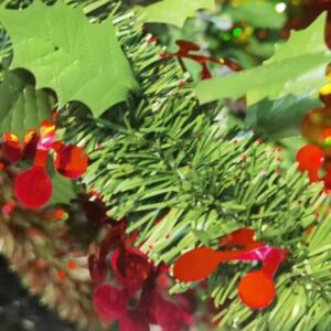 GUIRNALDAS VERDE CON HOJA ROJA 6CM*2M