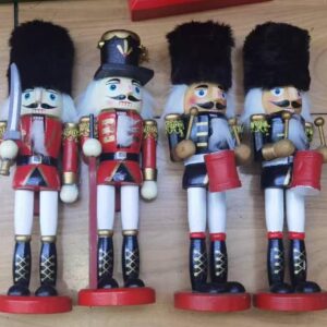 ADORNO SOLDADO DE NOGAL 20CM