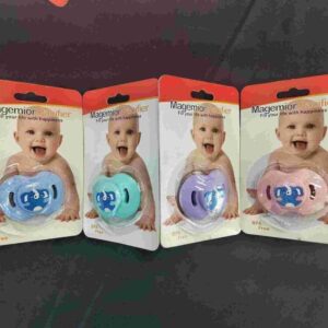 BEBE CHUPETA PARA BEBE